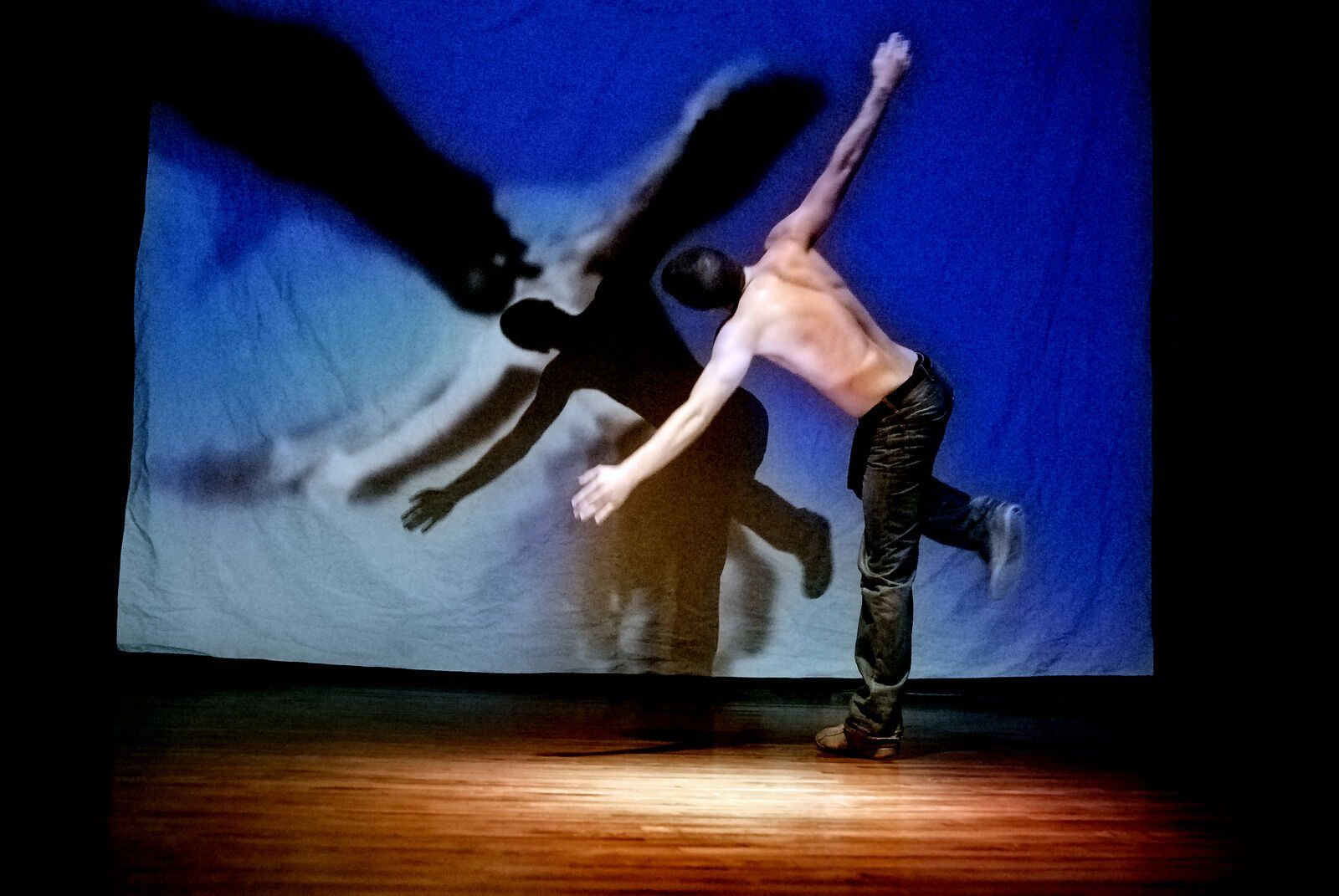 Dance photograph: Cooper Taylor, projection, 2011